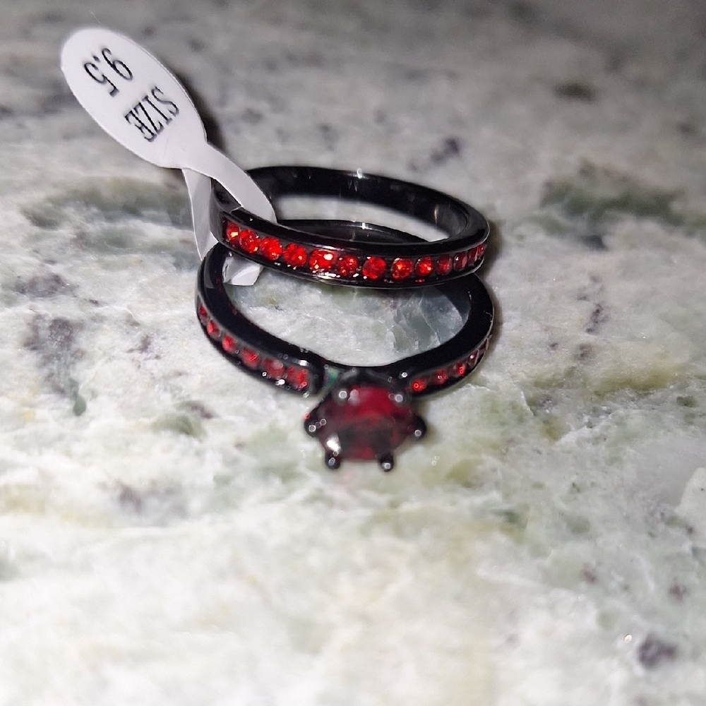 Elegant Goth Red and Black Women's Ring Set - Picture 2 of 8